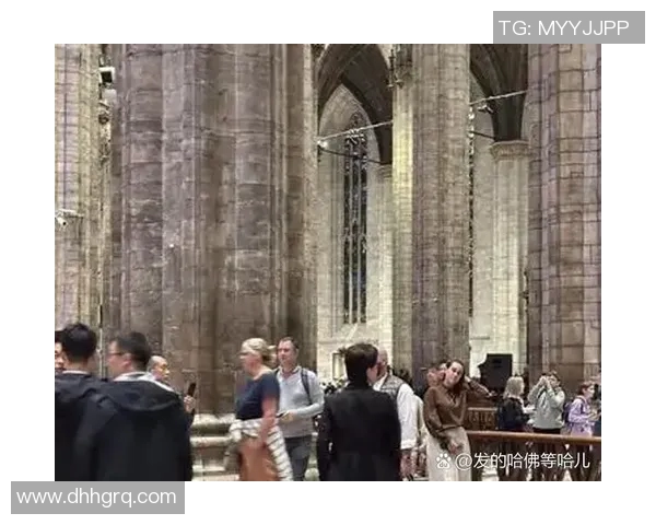 足球明星偶遇路人瞬间引发热议背后的故事与感动