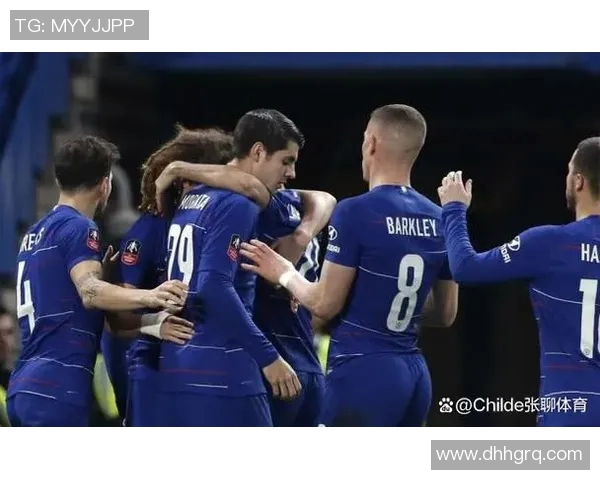 德国足球明星海报装点墙面展现激情与荣耀的完美结合