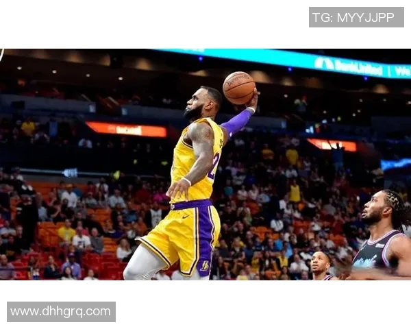 足球明星如何通过科学训练塑造完美身材提升竞技水平